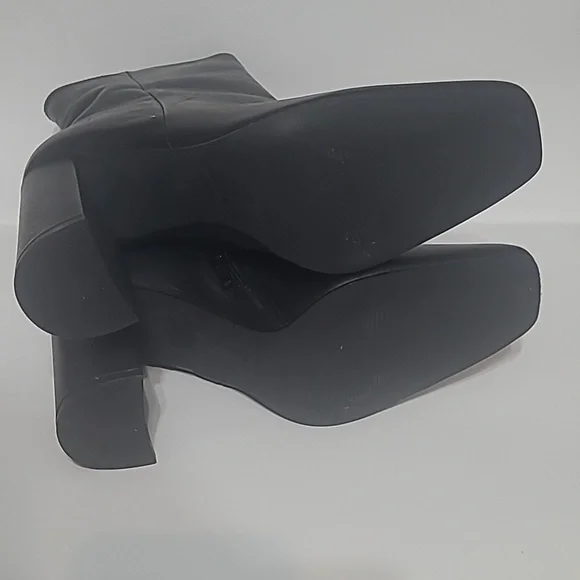 Elegant Black Women's Boots - Picture 8 of 9